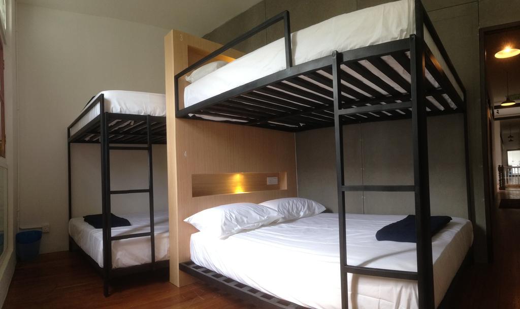 The 80'S Guesthouse George Town Room photo